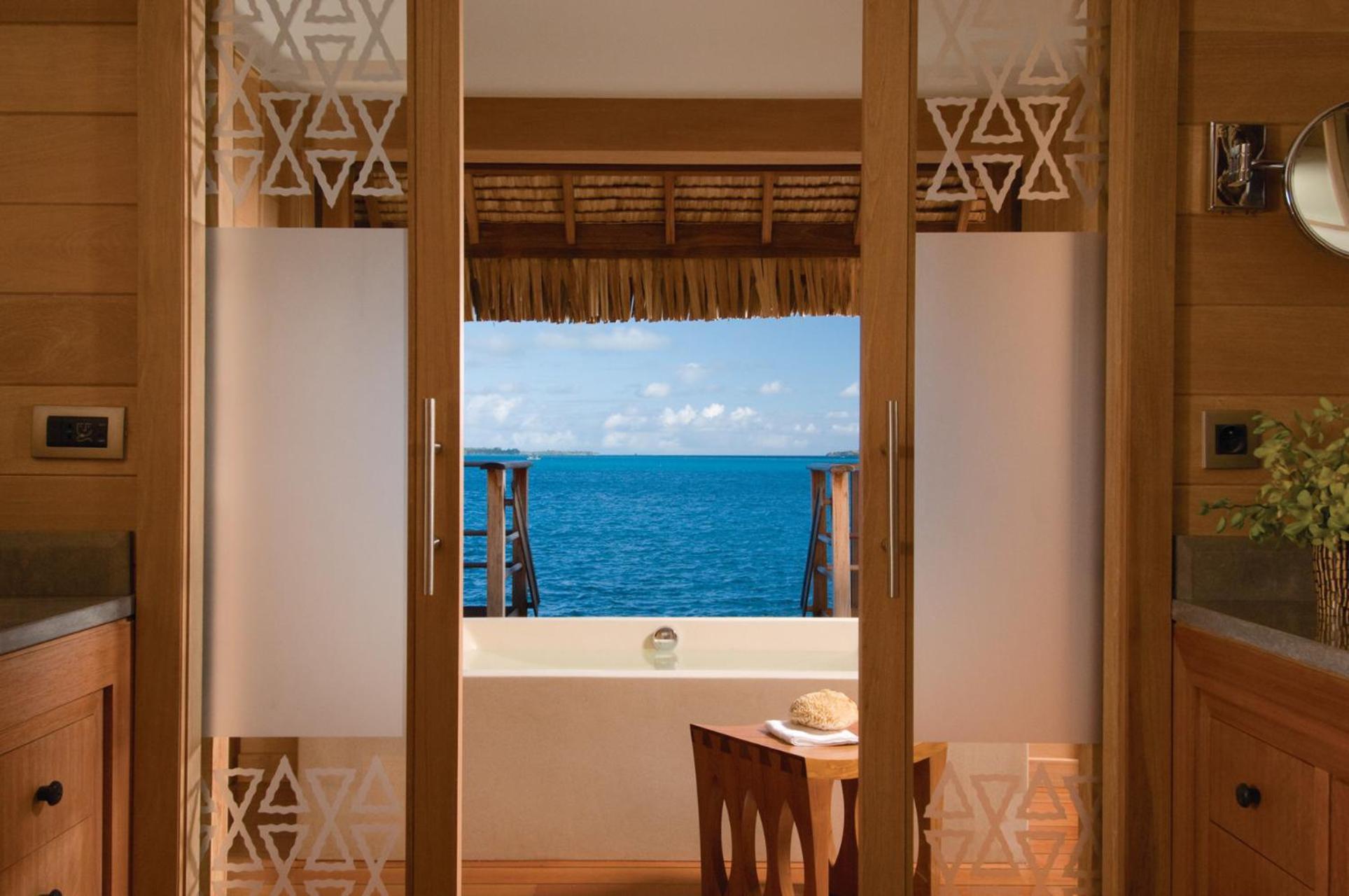 Bungalow Suite Lagoon View Over Water Two Queen Beds